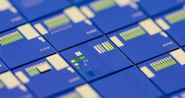Rockley-Photonics-III-V-integration-on-wafer-cropped-620x330.jpg